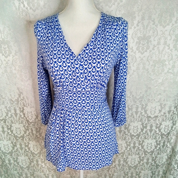 Banana Republic Tops - Banana Republic blue and white design long sleeved V neck top S